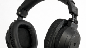 The Ampredator™- Black | Built in amplifier | No Mic